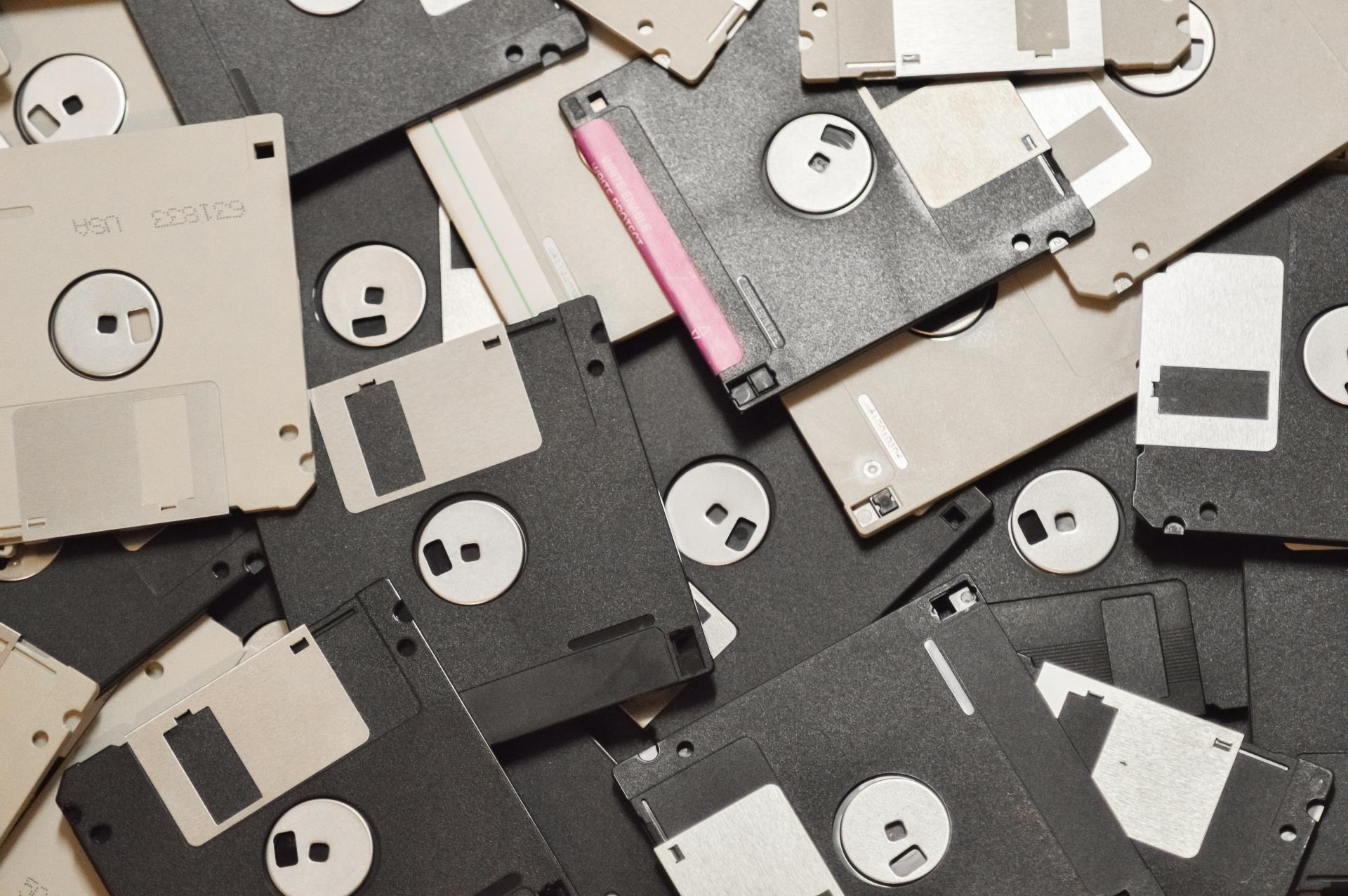 Floppy disk memory lab library